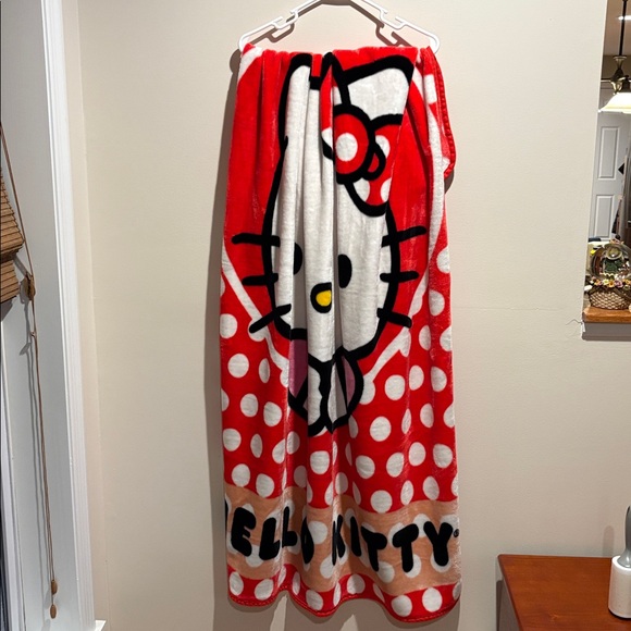 Hello Kitty Plush Blanket - Picture 3 of 9